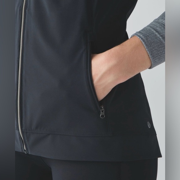 Lululemon Go The Distance Running Vest Hoodie Black Size 2 lightweight - Picture 7 of 15